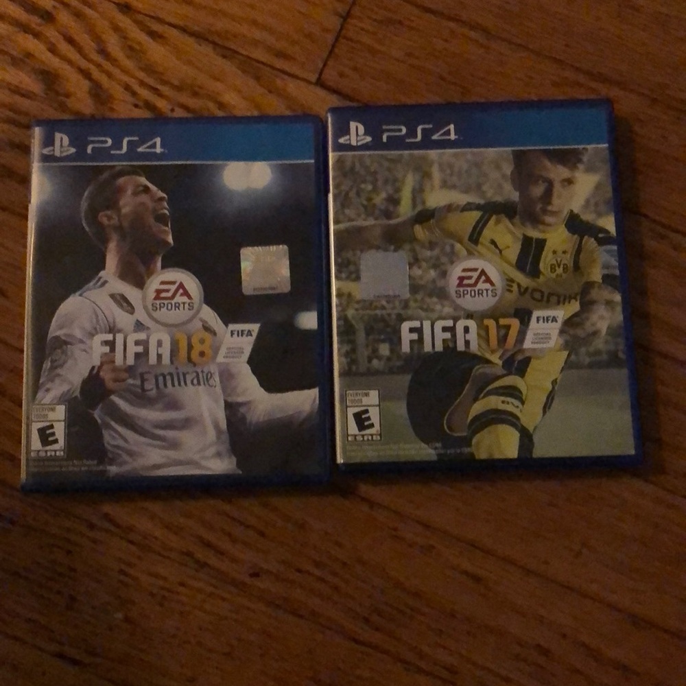 FIFA 18 and 17 PlayStation 4 disc